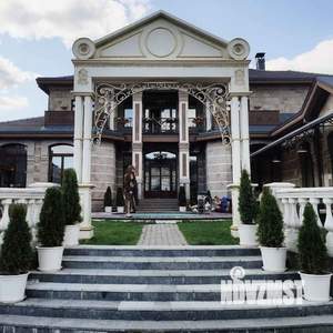 Дом 987м², 3-этажный, посуточно,