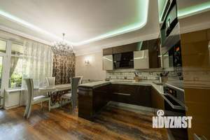 Таунхаус 350м&sup2;, 3-этажный, участок 2 сот.  